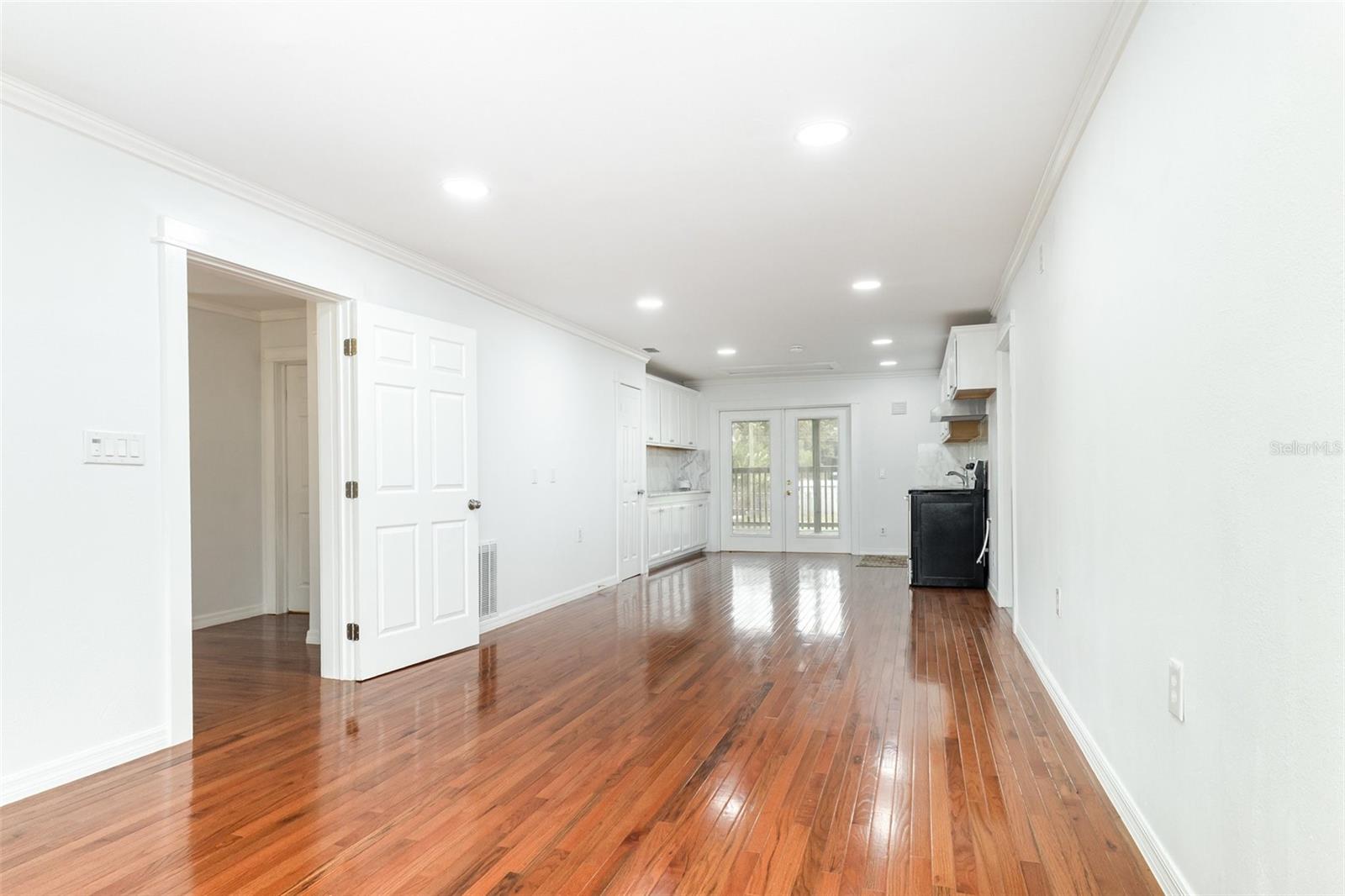 Image 6 of 36 For 932 Augusta Street