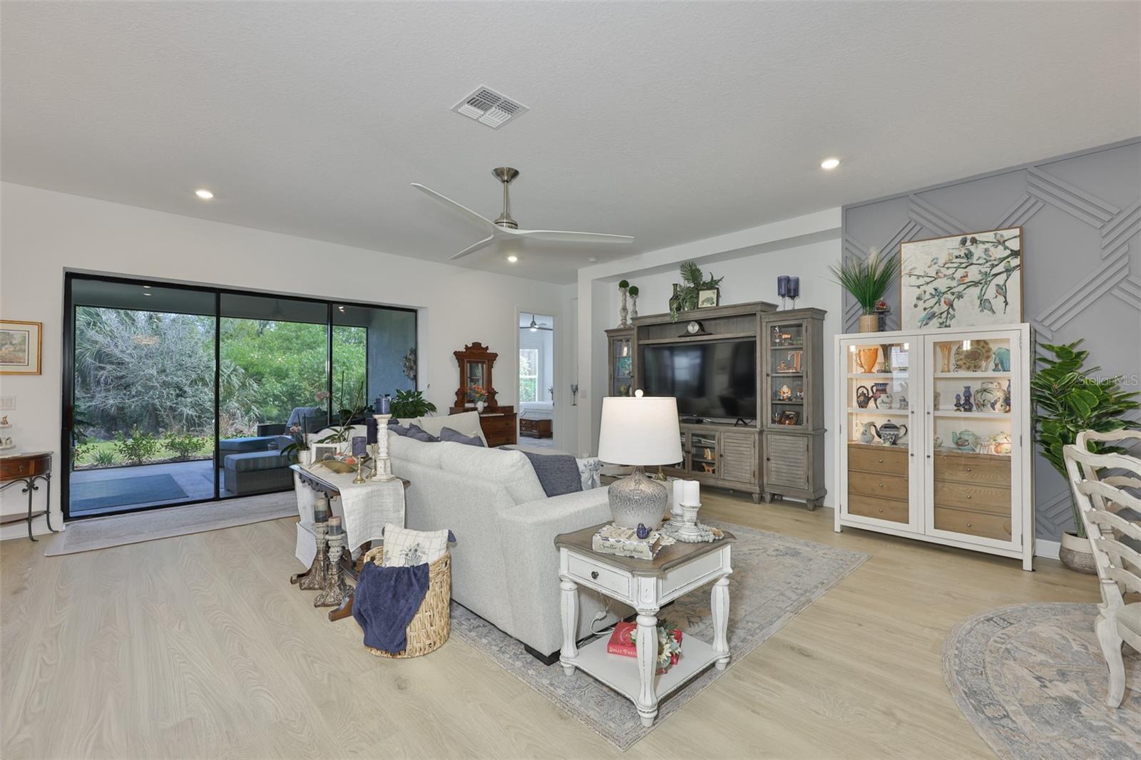 Image 19 of 58 For 5512 Caserta Court