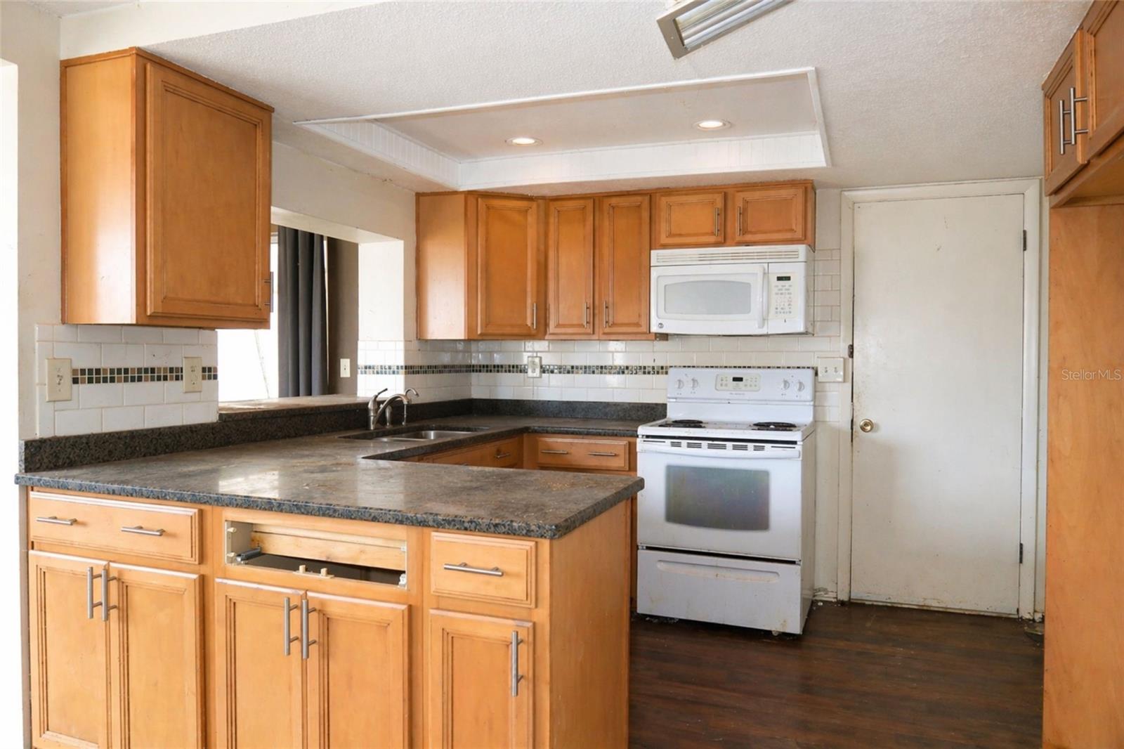 Image 4 of 12 For 4011 Grayton Drive