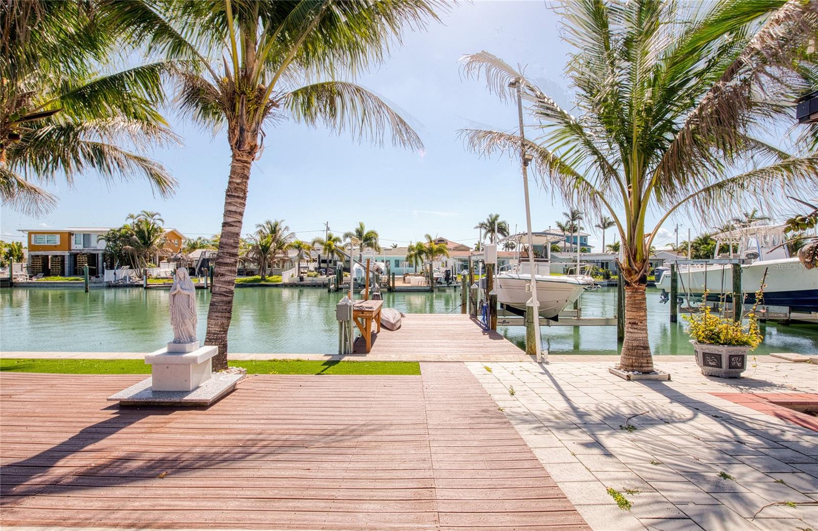 Image 14 of 46 For 551 Crystal Drive