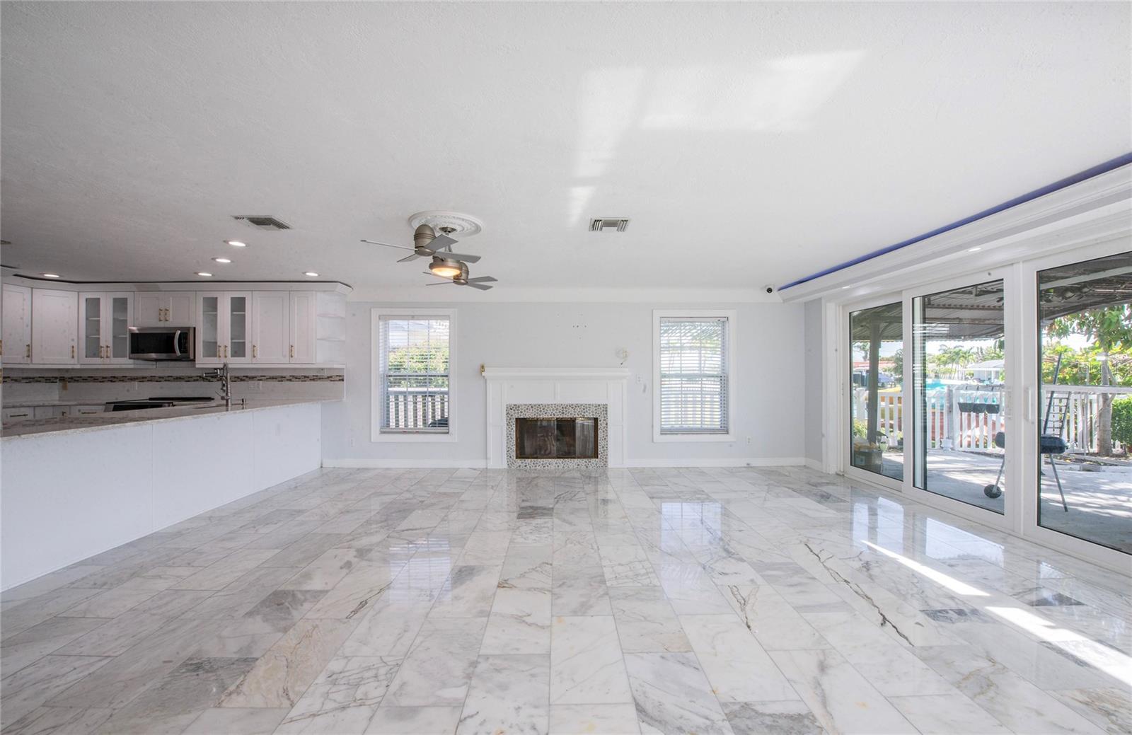 Image 19 of 46 For 551 Crystal Drive