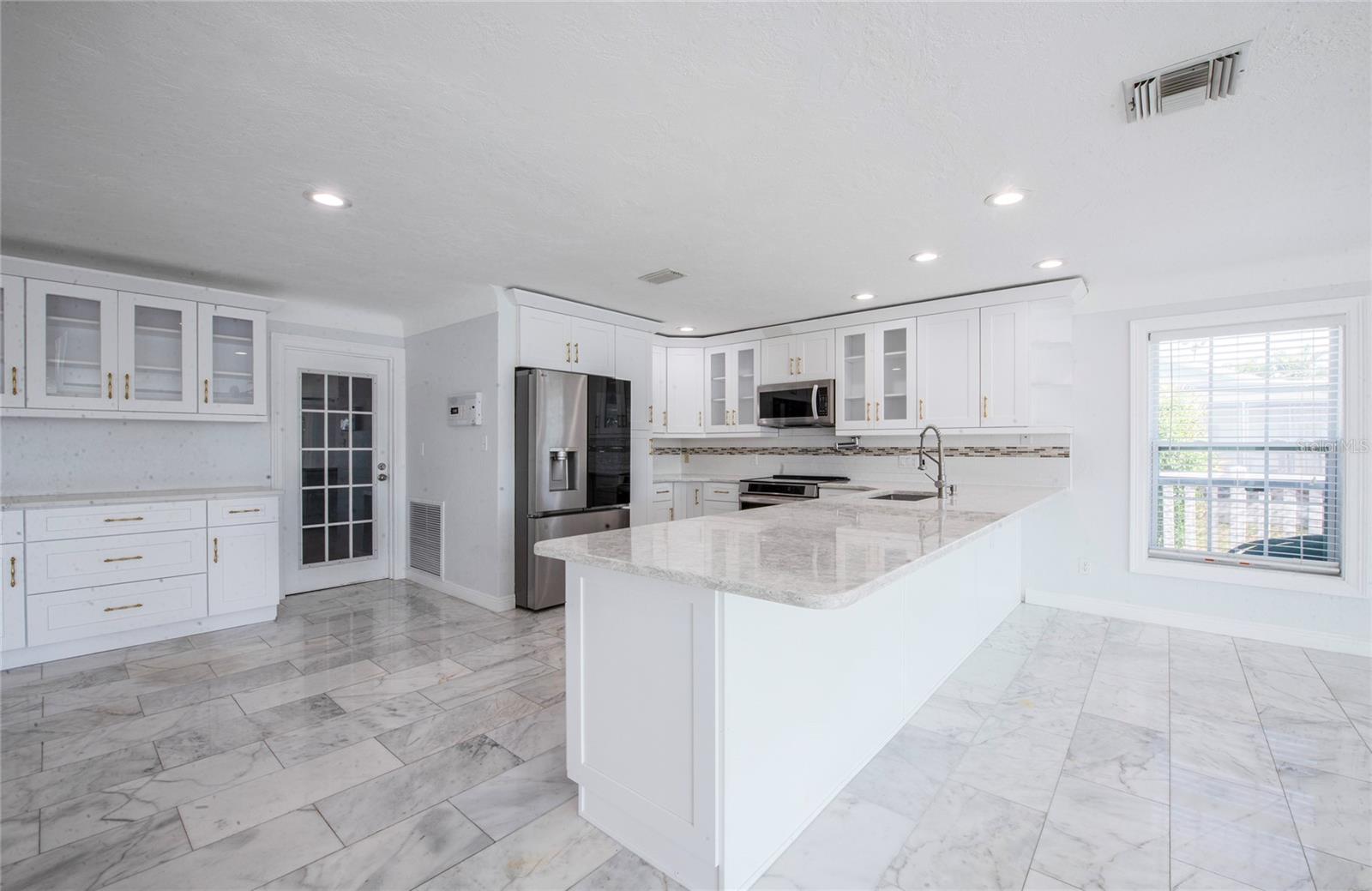 Image 22 of 46 For 551 Crystal Drive