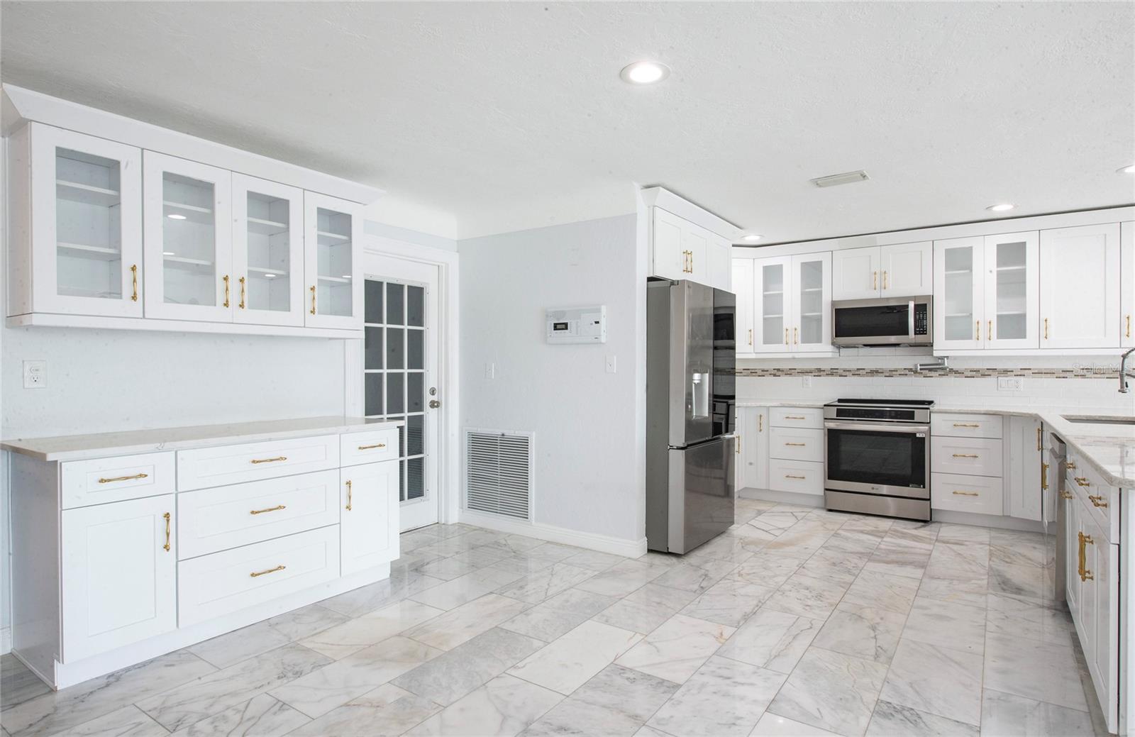 Image 23 of 46 For 551 Crystal Drive