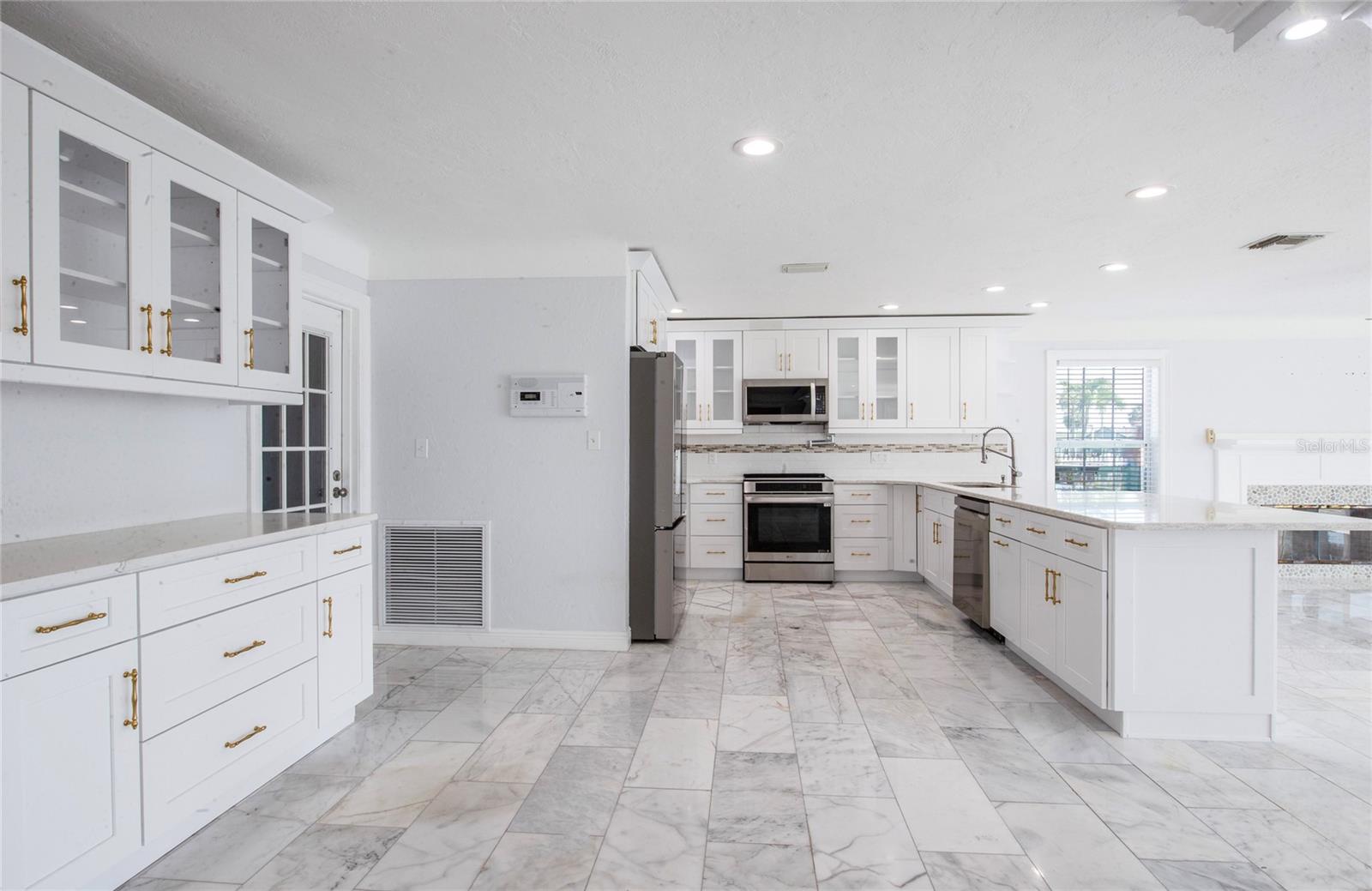 Image 24 of 46 For 551 Crystal Drive