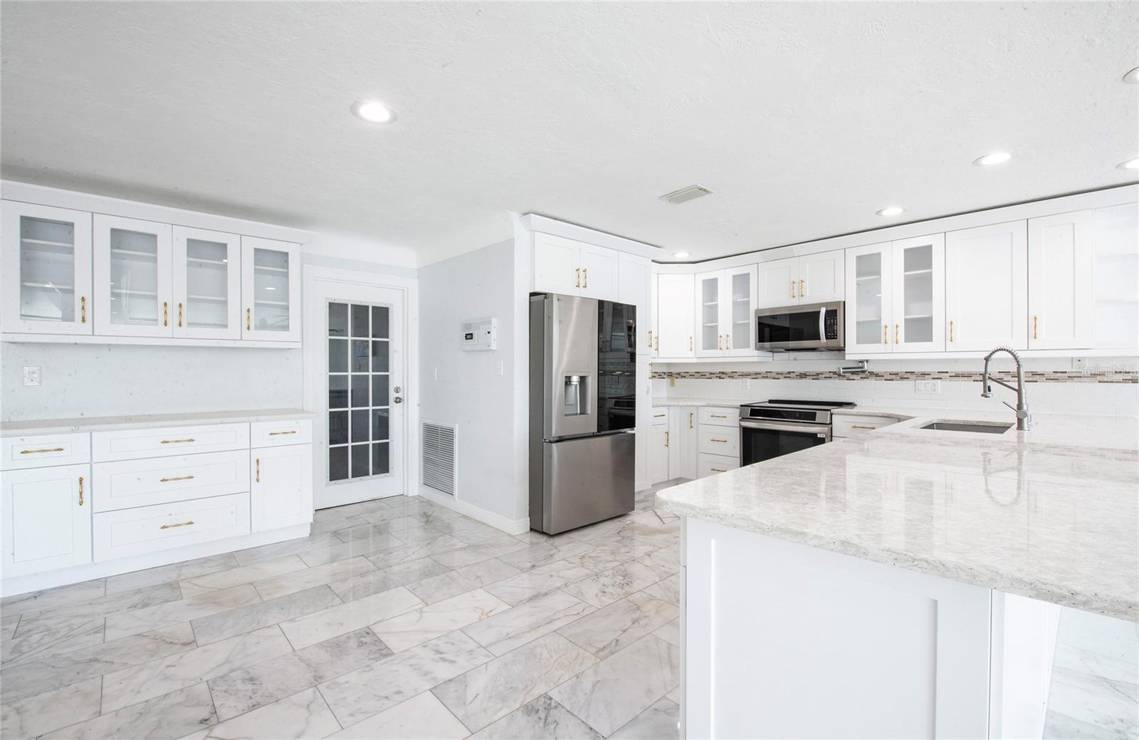 Image 28 of 46 For 551 Crystal Drive