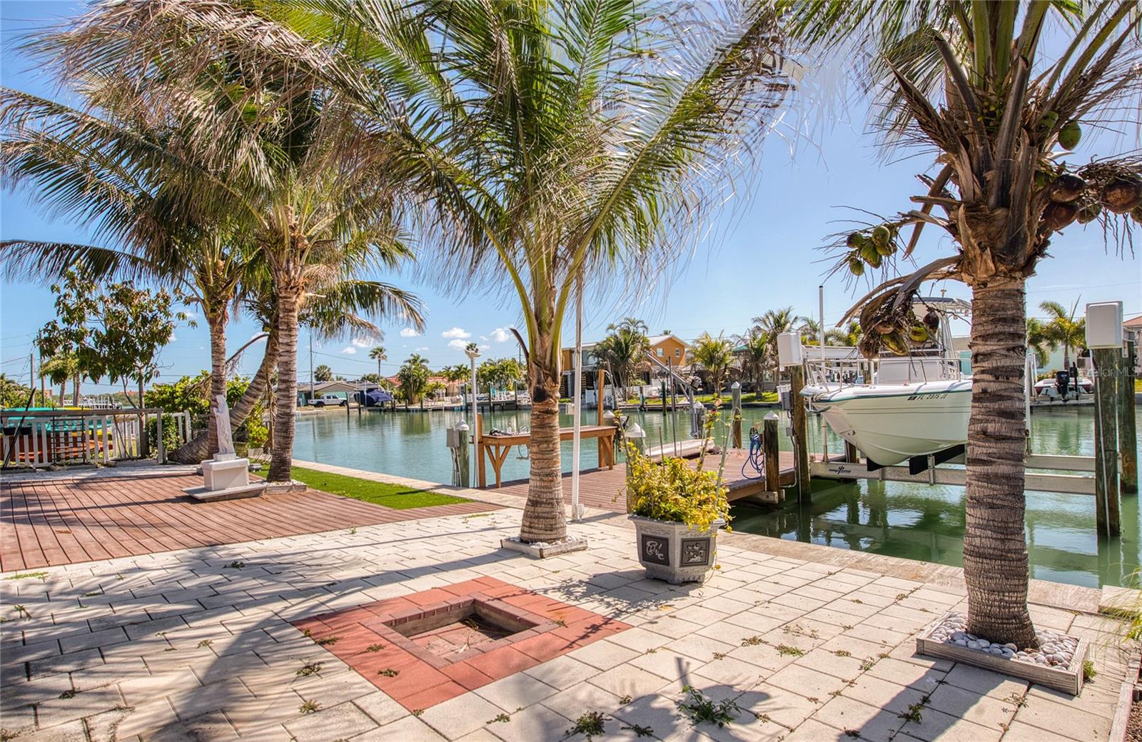 Image 9 of 46 For 551 Crystal Drive