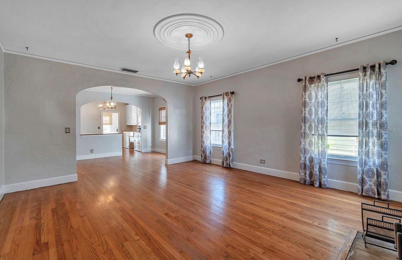 Image 4 of 32 For 316 18th Avenue Ne