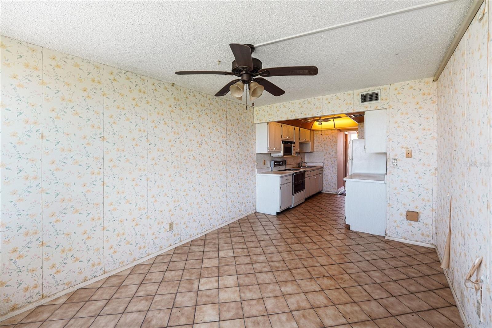 Listing photo id 8 for 4715 Bay Street Ne 232