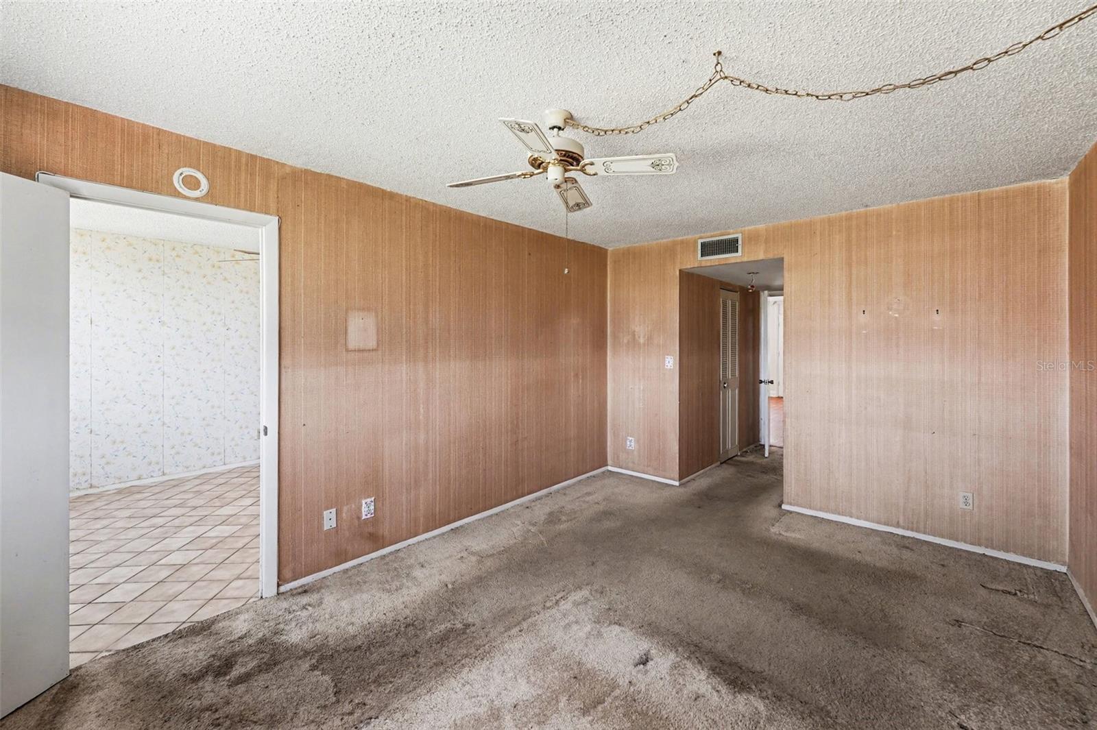 Listing photo id 9 for 4715 Bay Street Ne 232