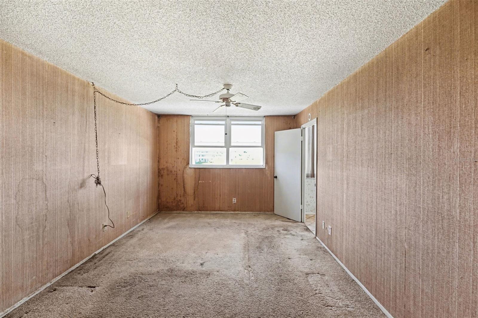 Listing photo id 11 for 4715 Bay Street Ne 232