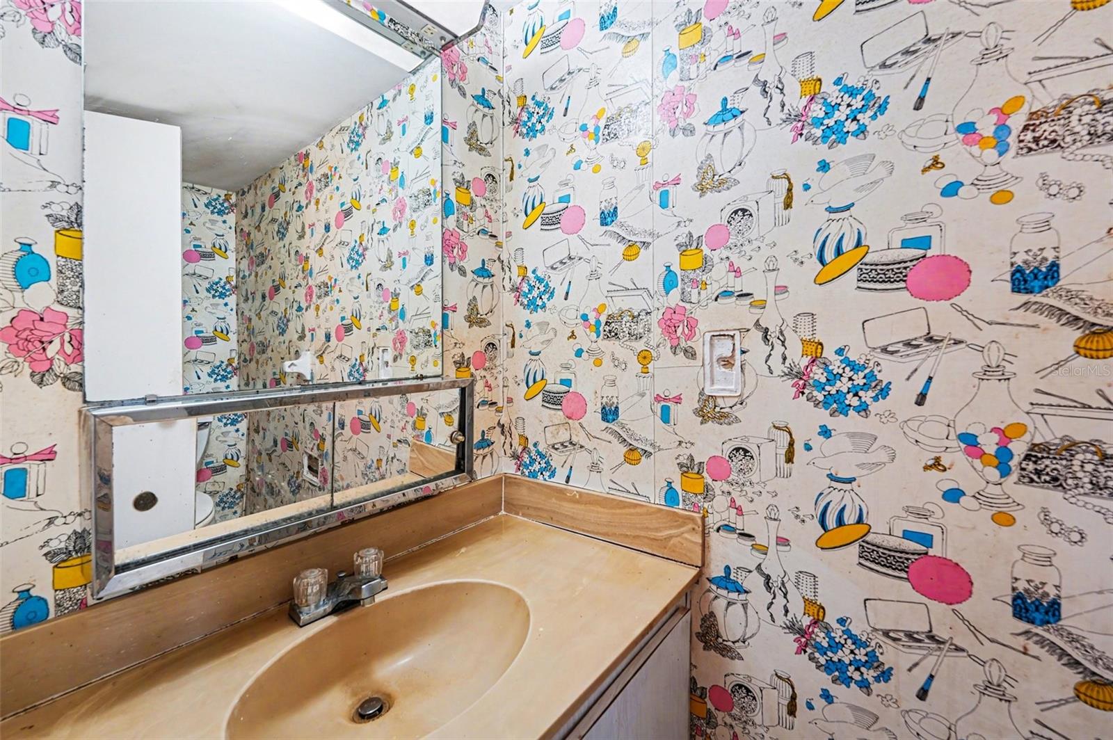 Listing photo id 13 for 4715 Bay Street Ne 232