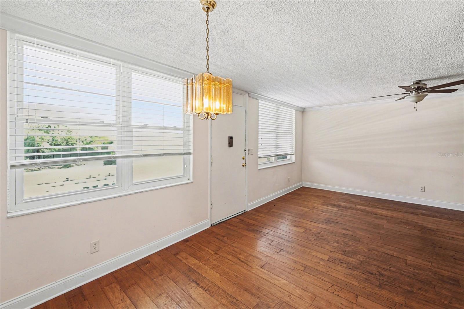 Listing photo id 0 for 4715 Bay Street Ne 232