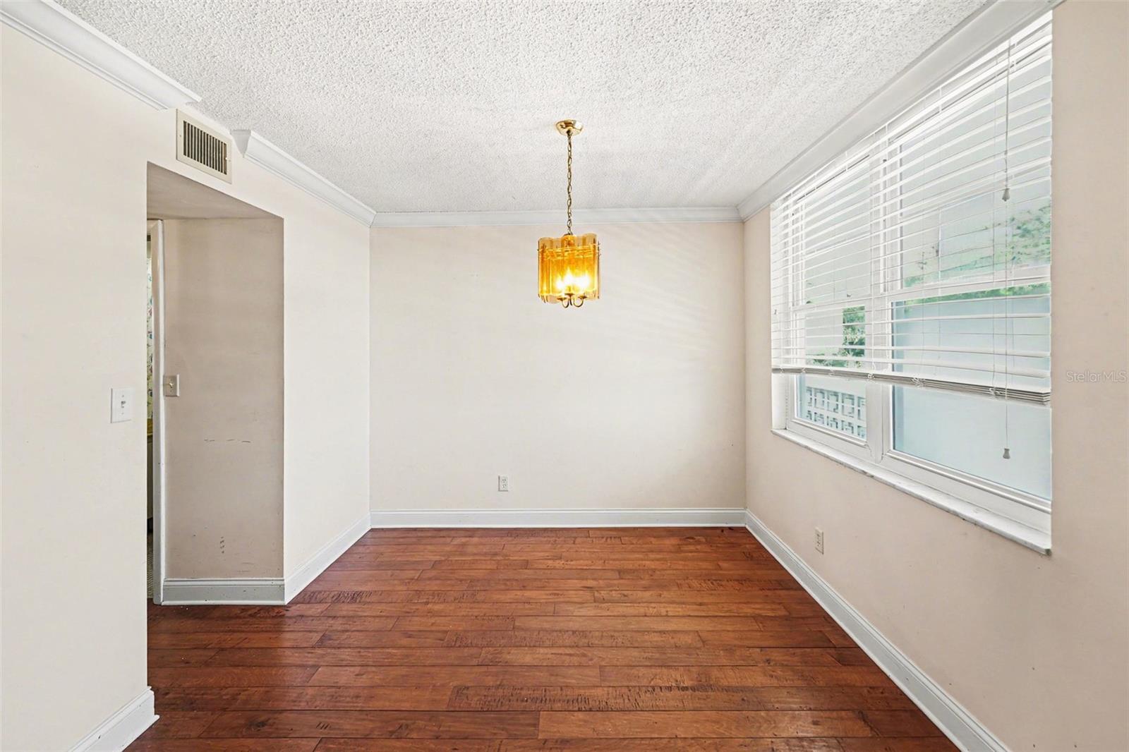 Listing photo id 1 for 4715 Bay Street Ne 232