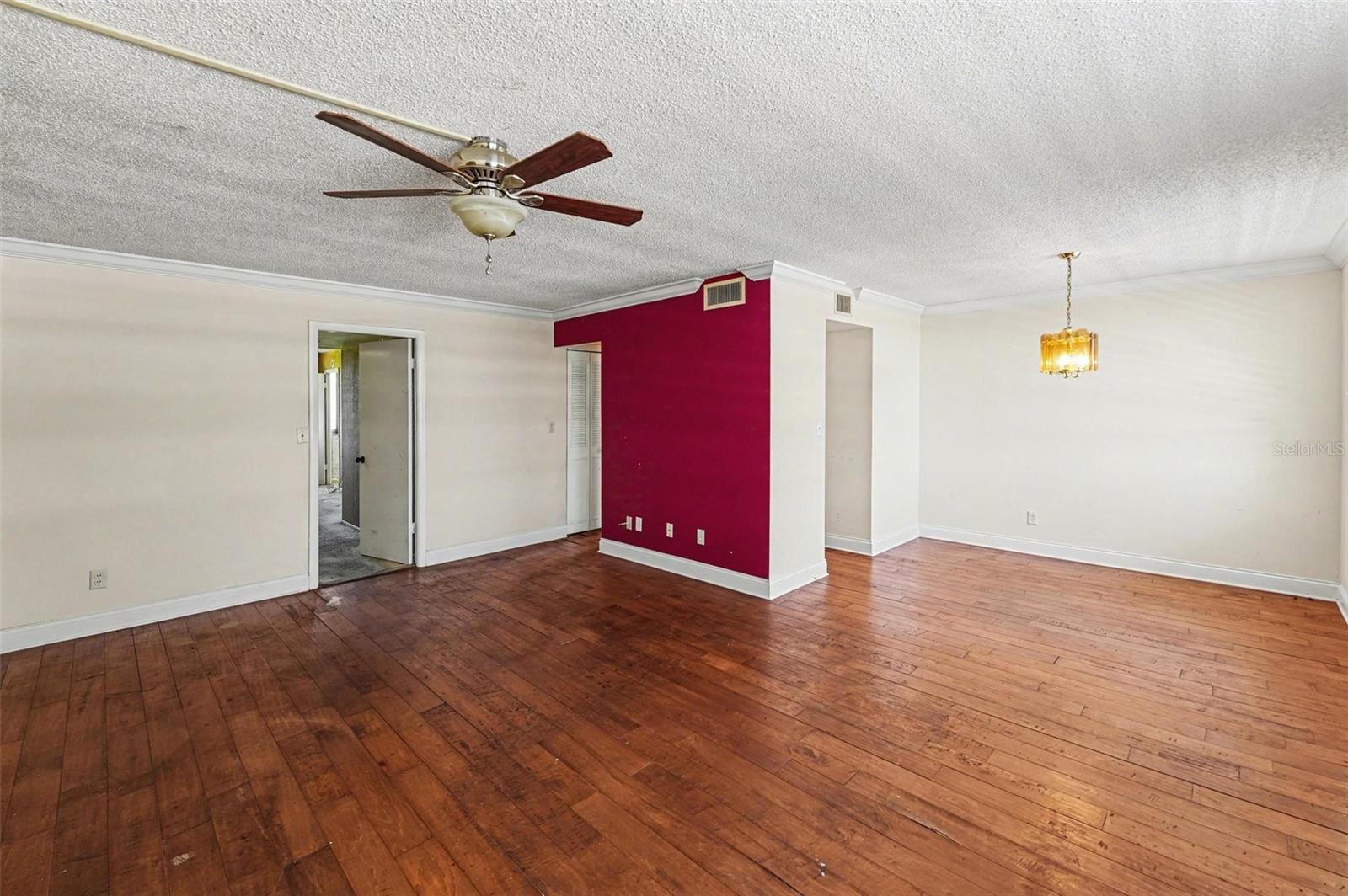 Listing photo id 2 for 4715 Bay Street Ne 232