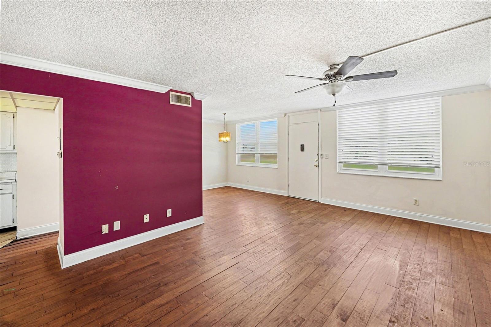 Listing photo id 3 for 4715 Bay Street Ne 232