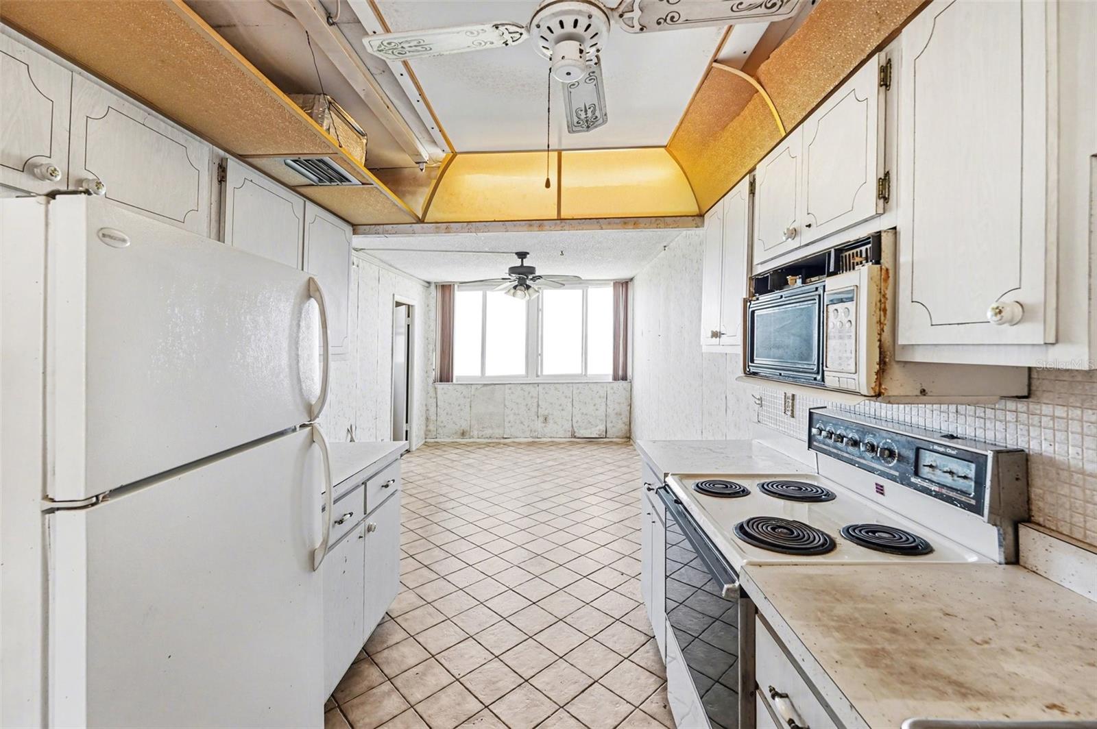 Listing photo id 4 for 4715 Bay Street Ne 232