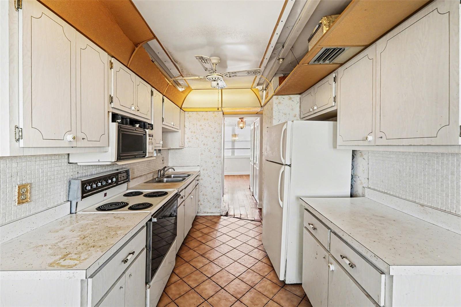 Listing photo id 5 for 4715 Bay Street Ne 232