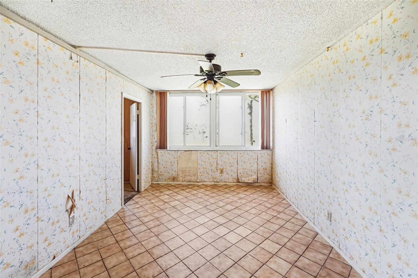 Listing photo id 6 for 4715 Bay Street Ne 232