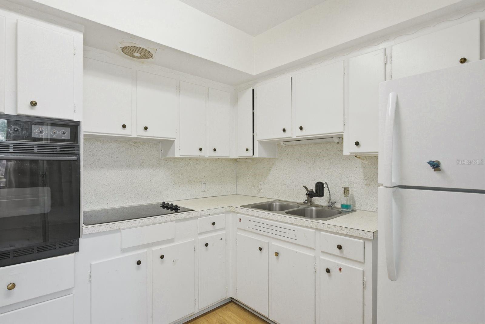 Image 12 of 27 For 5593 40th Avenue N 418