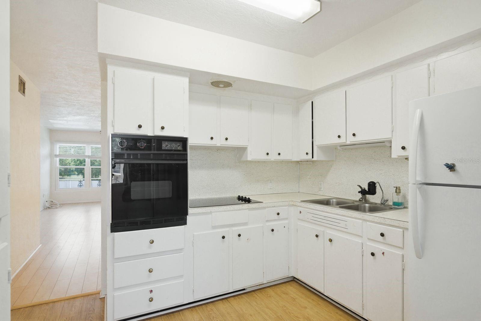 Image 13 of 27 For 5593 40th Avenue N 418