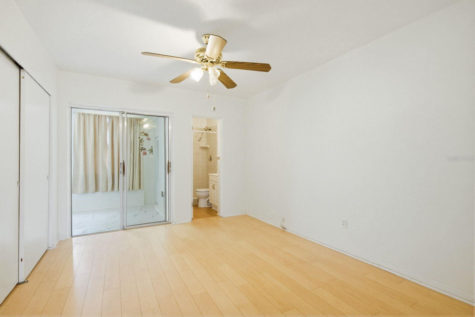 Image 18 of 27 For 5593 40th Avenue N 418