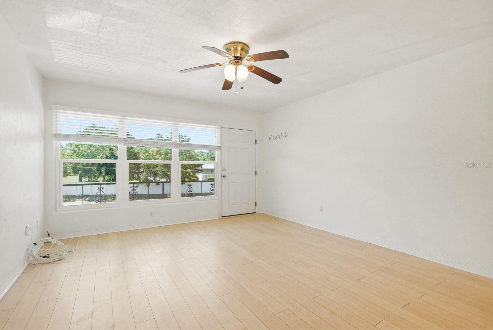 Image 6 of 27 For 5593 40th Avenue N 418