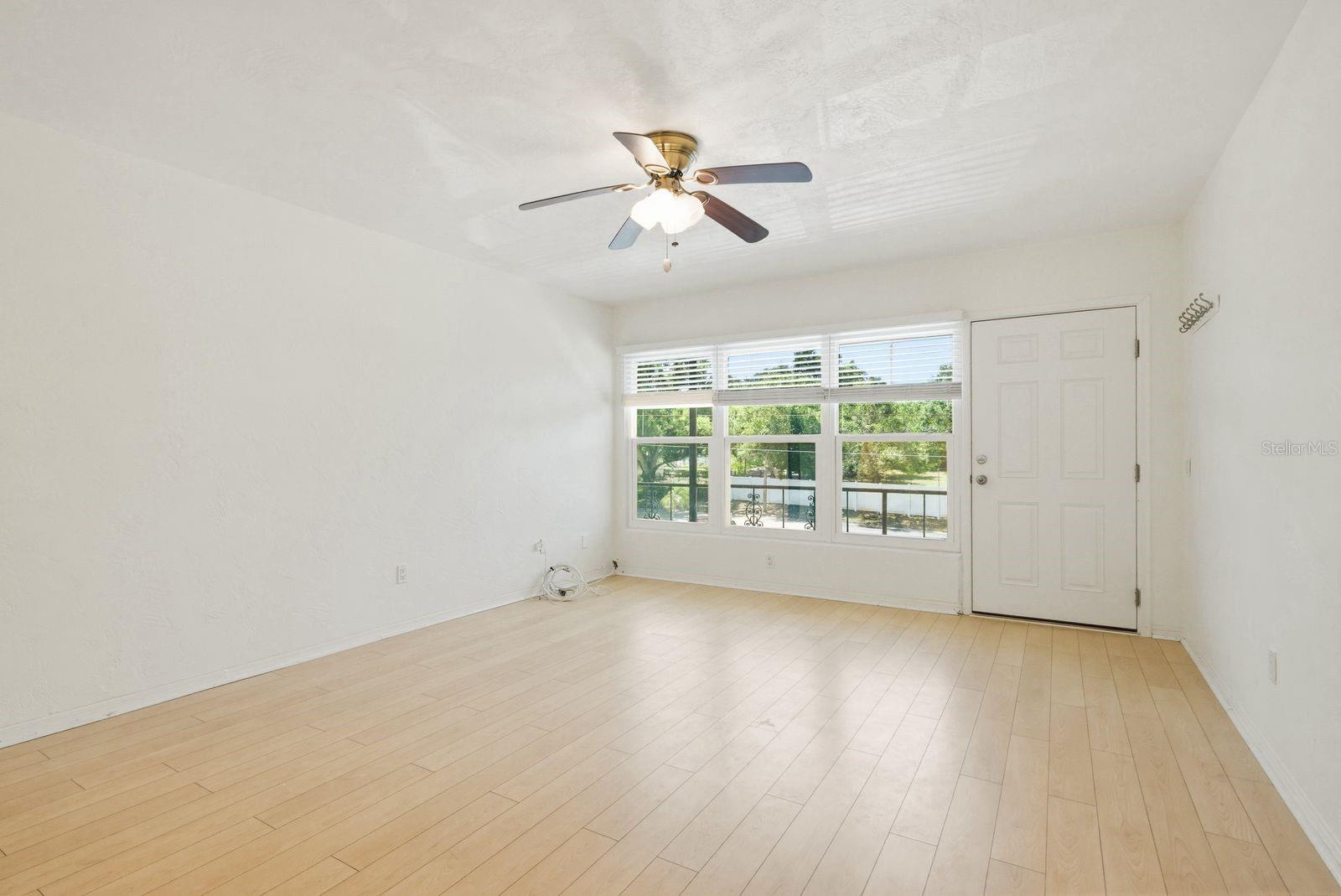 Image 7 of 27 For 5593 40th Avenue N 418