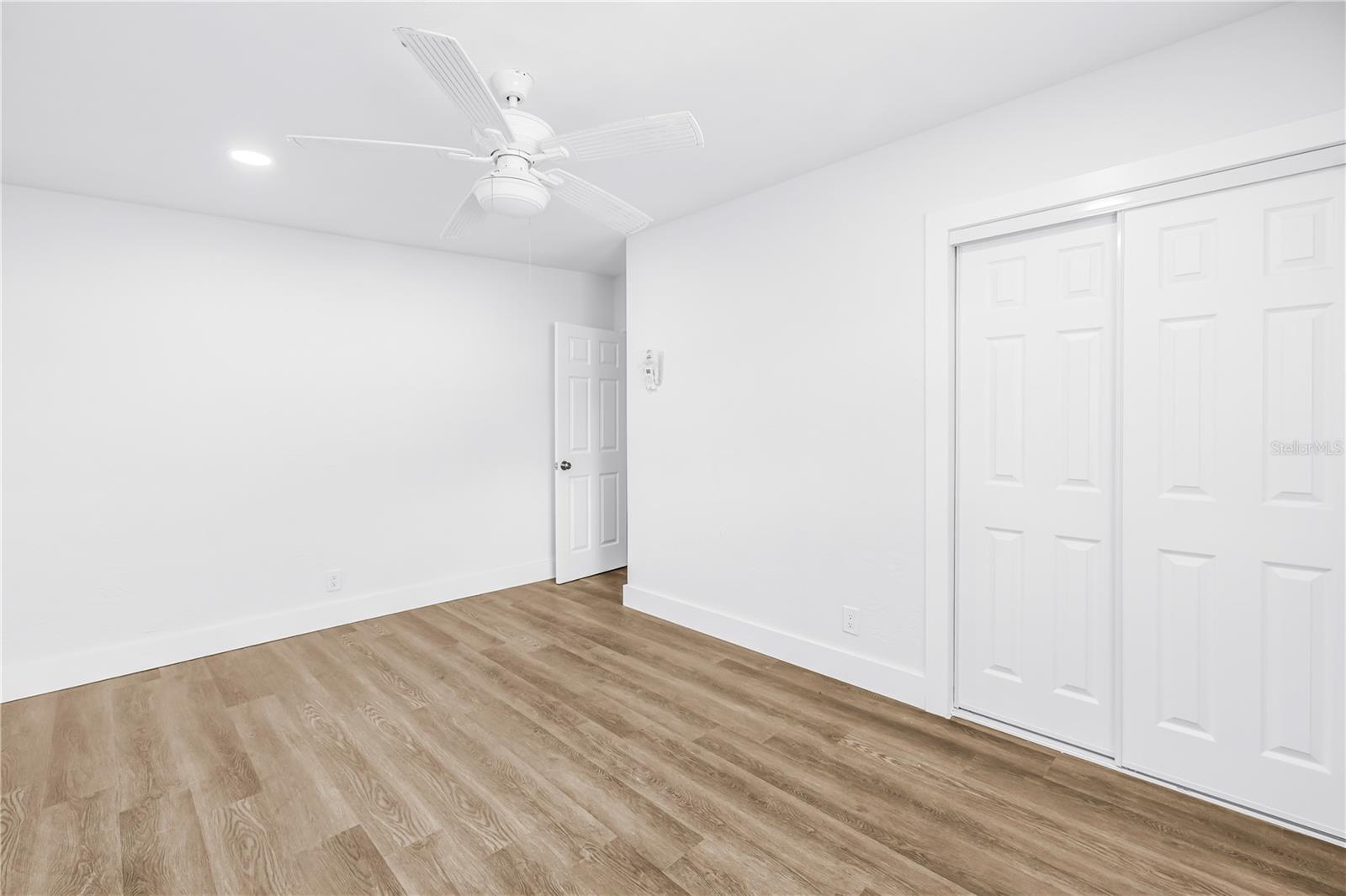 Image 20 of 66 For 110 Monroe Circle N