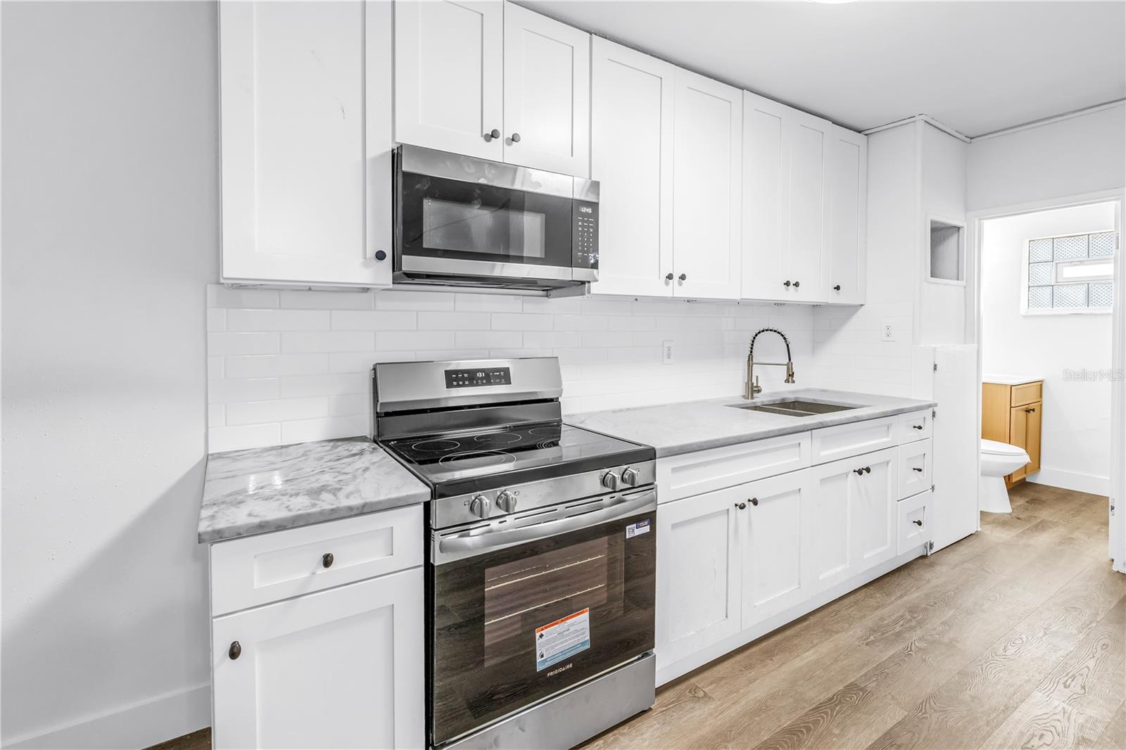 Image 21 of 66 For 110 Monroe Circle N