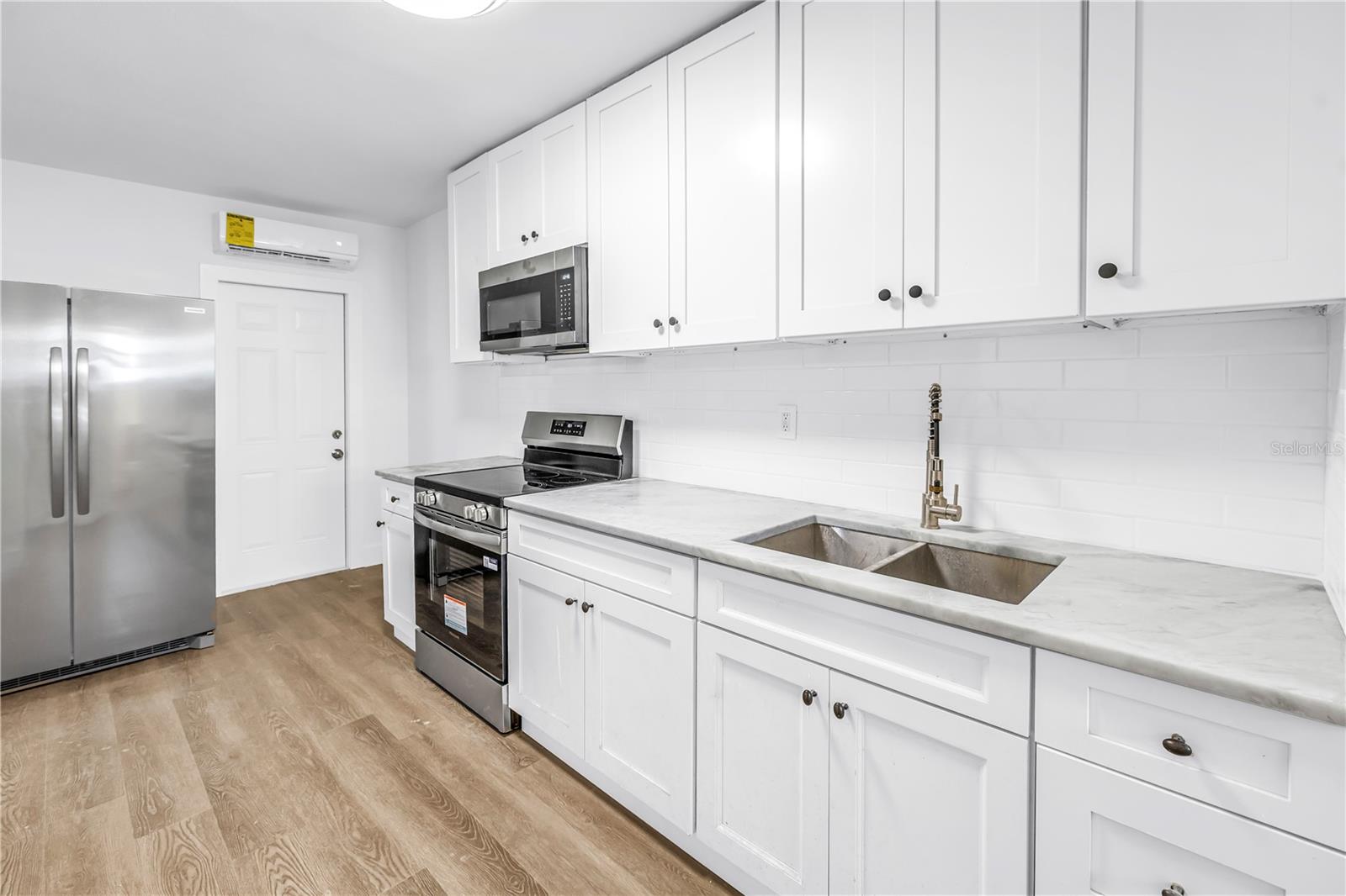 Image 22 of 66 For 110 Monroe Circle N
