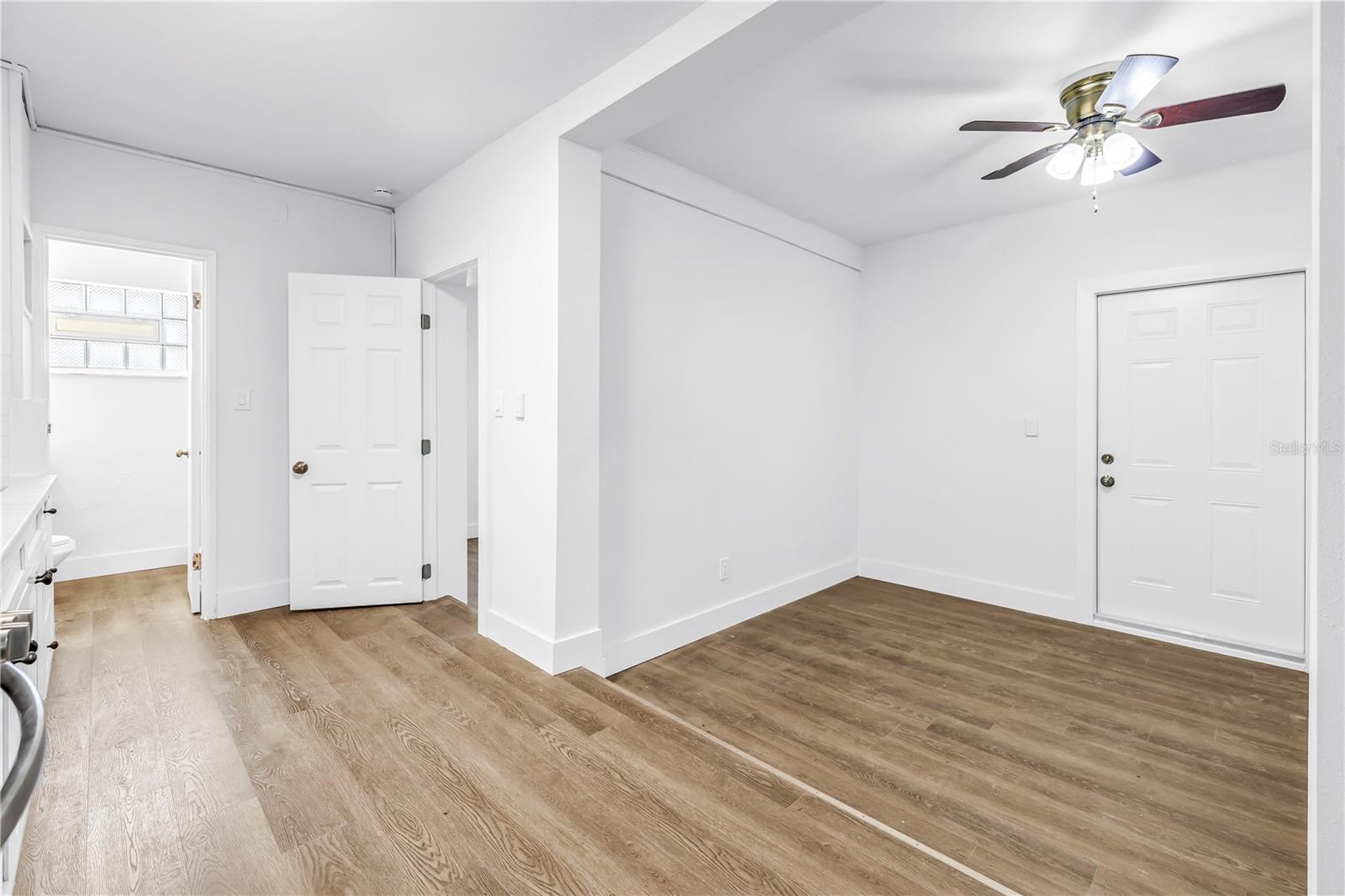 Image 25 of 66 For 110 Monroe Circle N