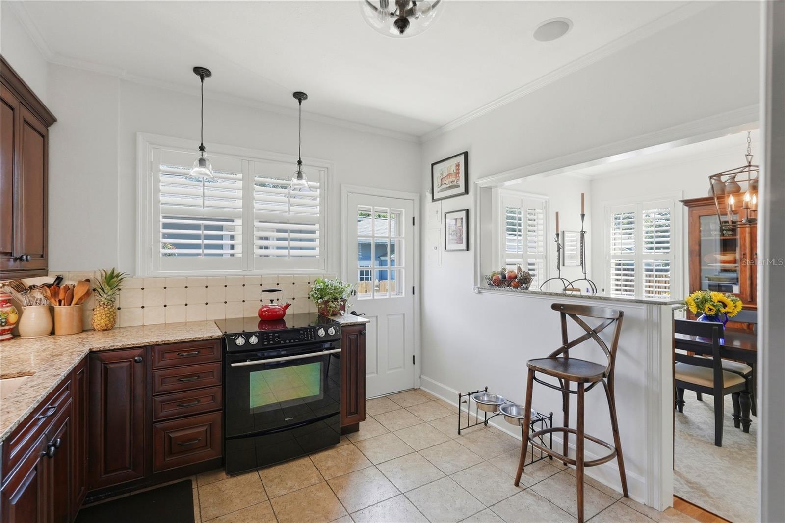 Listing photo id 9 for 1325 24th Avenue N