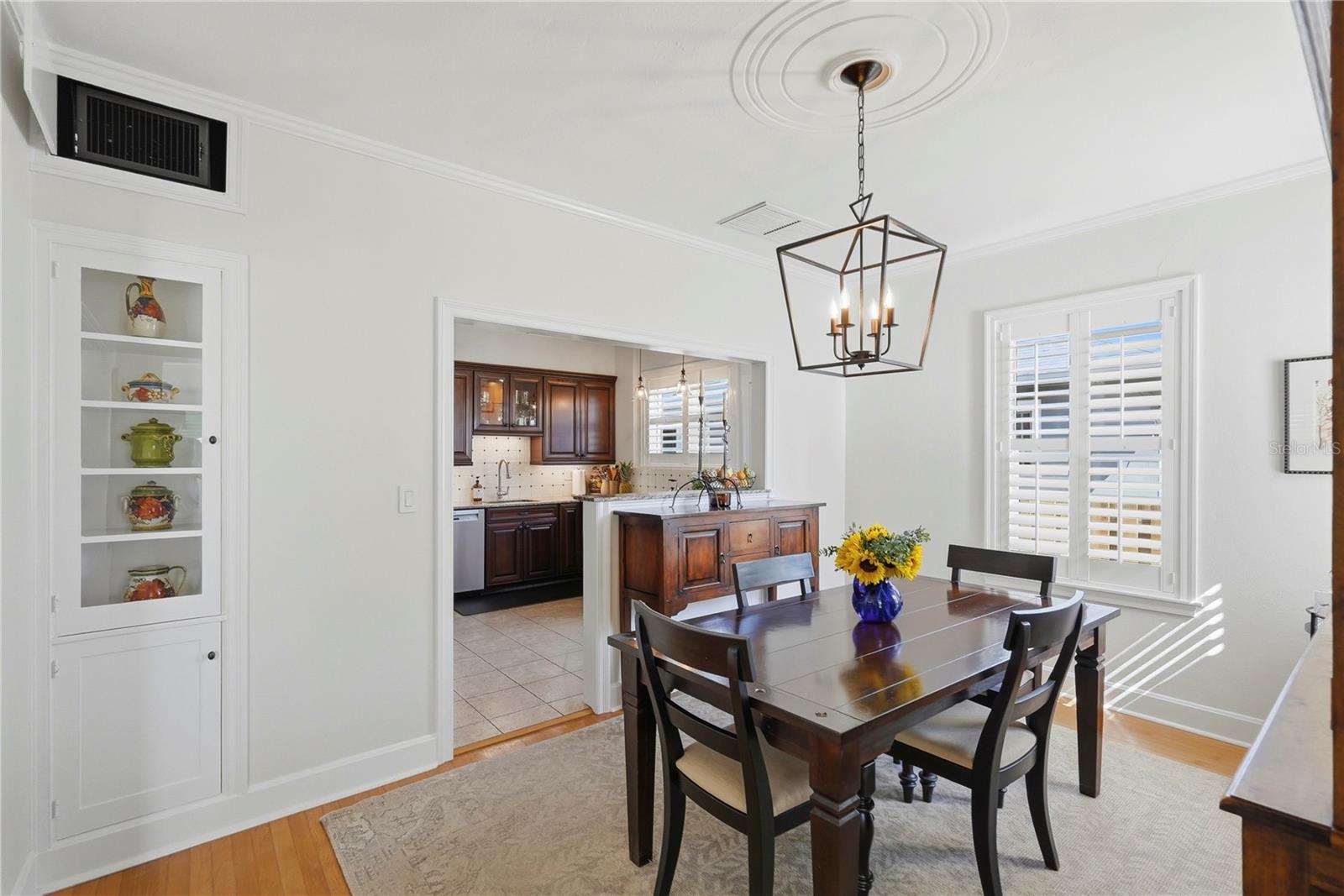 Listing photo id 10 for 1325 24th Avenue N