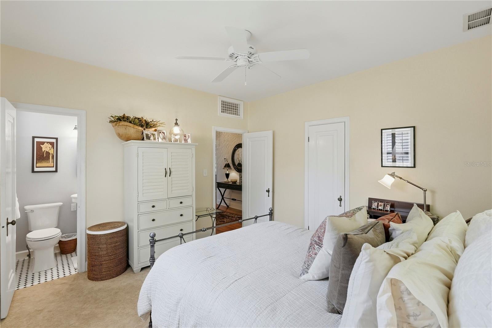 Listing photo id 14 for 1325 24th Avenue N