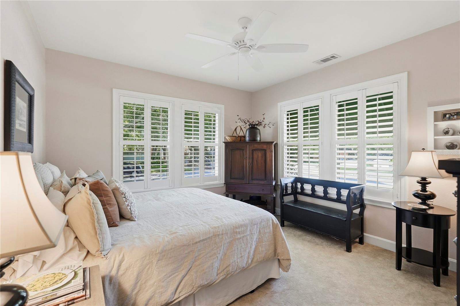 Listing photo id 16 for 1325 24th Avenue N