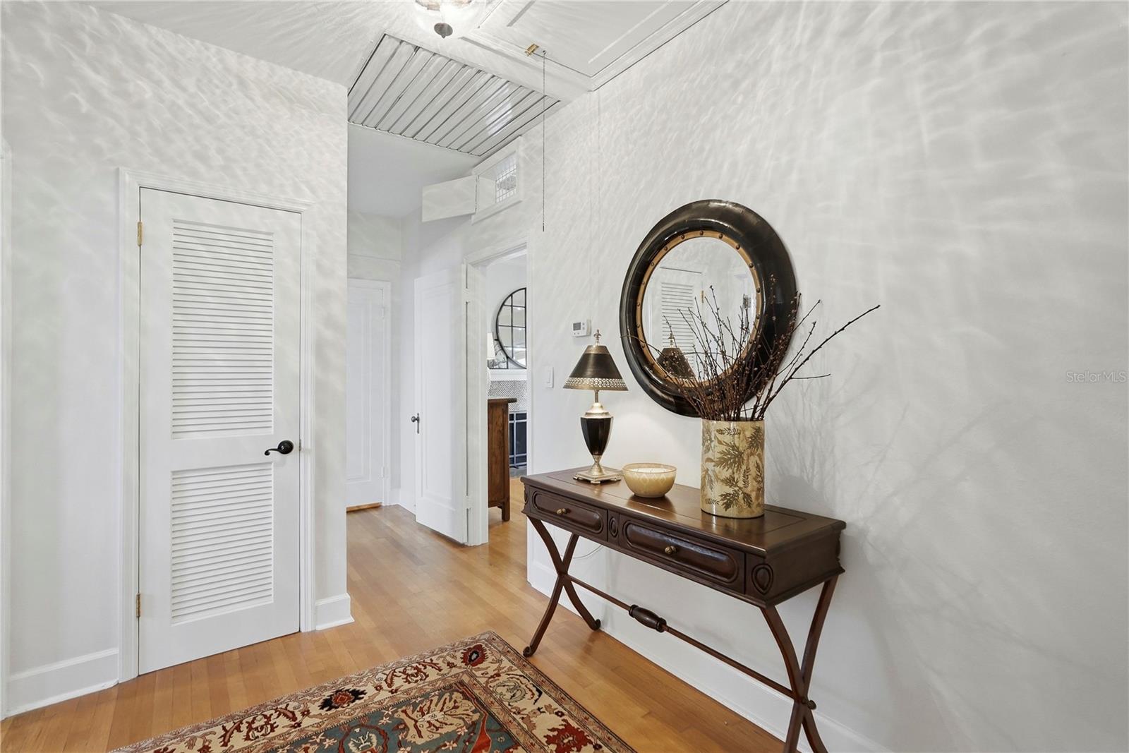 Listing photo id 18 for 1325 24th Avenue N