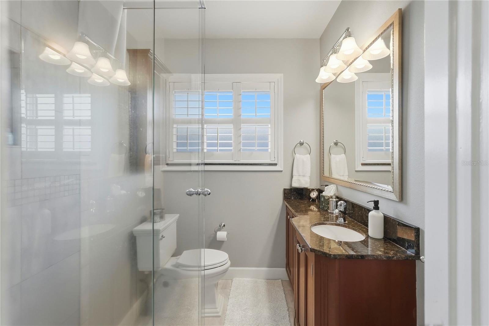 Listing photo id 19 for 1325 24th Avenue N