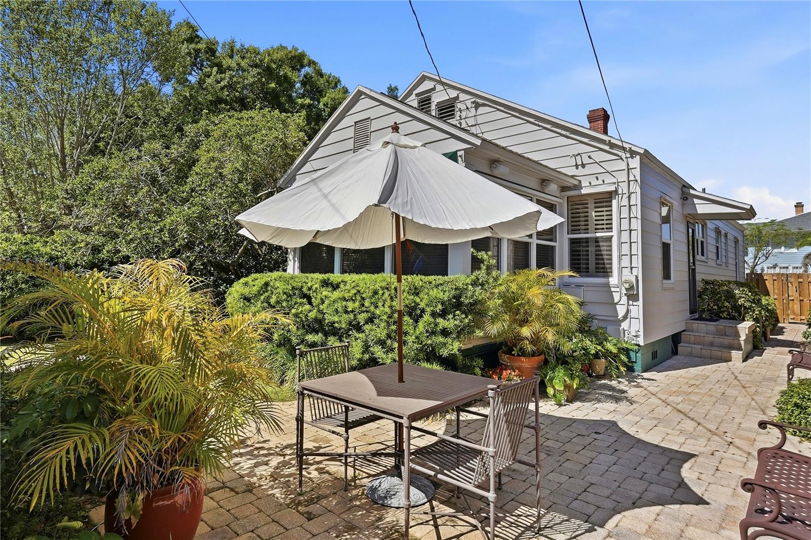 Listing photo id 21 for 1325 24th Avenue N