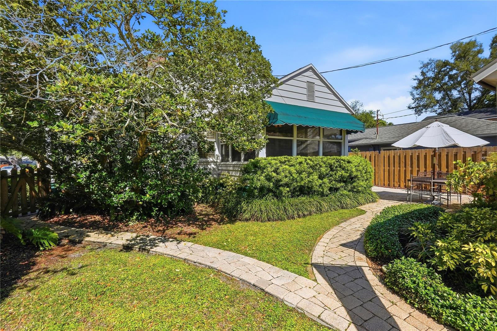 Listing photo id 25 for 1325 24th Avenue N