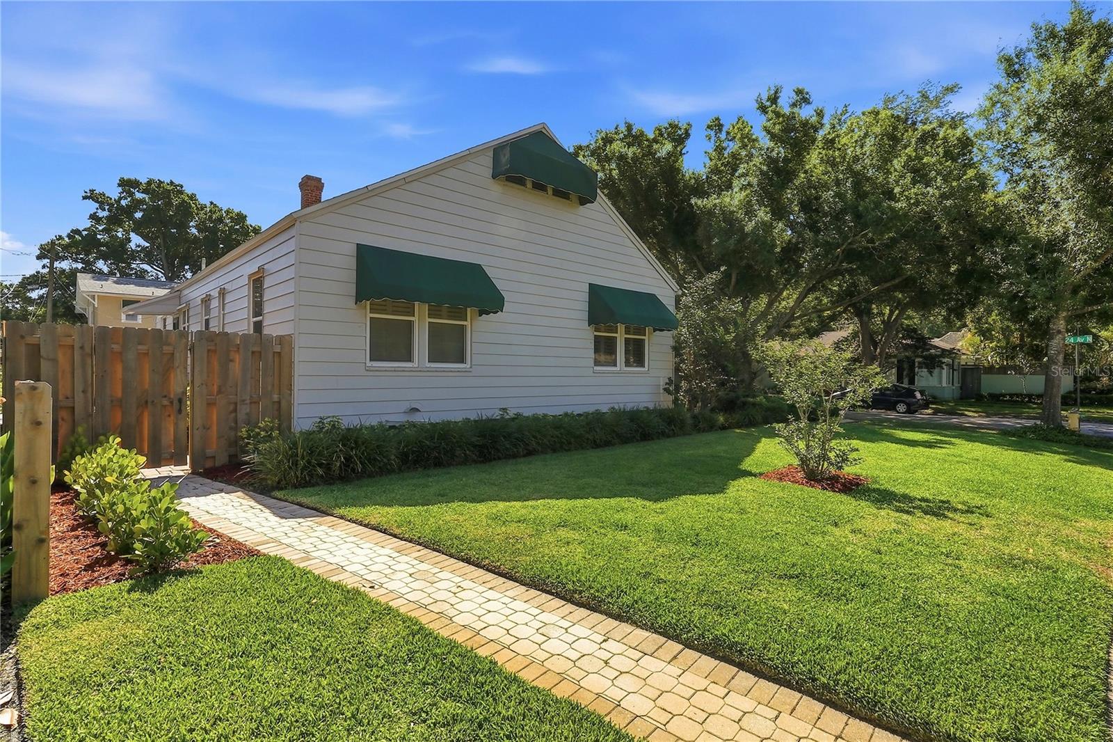 Listing photo id 27 for 1325 24th Avenue N