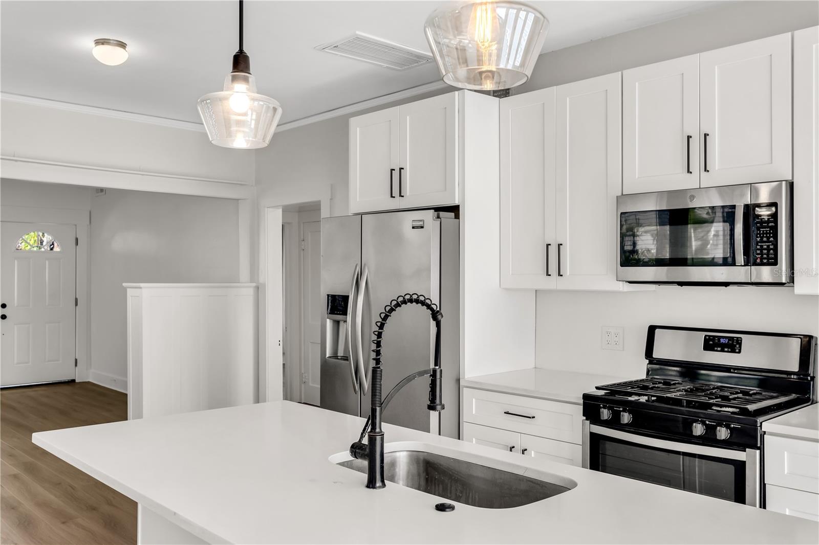 Image 15 of 39 For 1924 3rd Street S