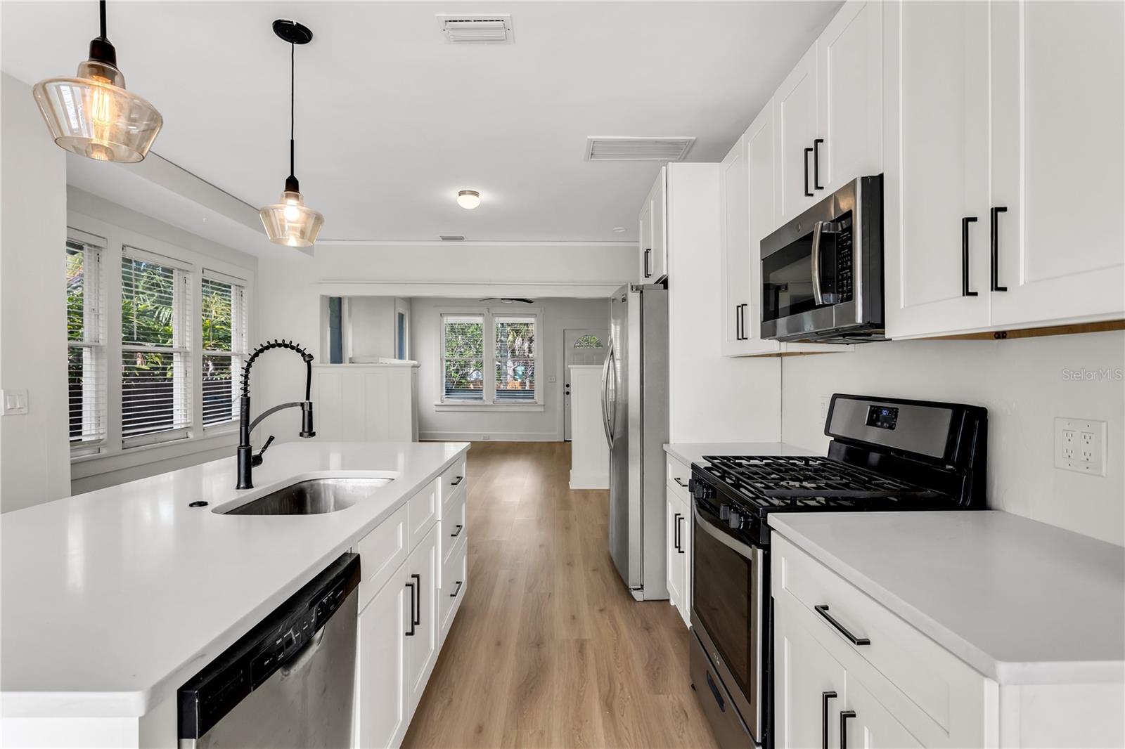 Image 16 of 39 For 1924 3rd Street S