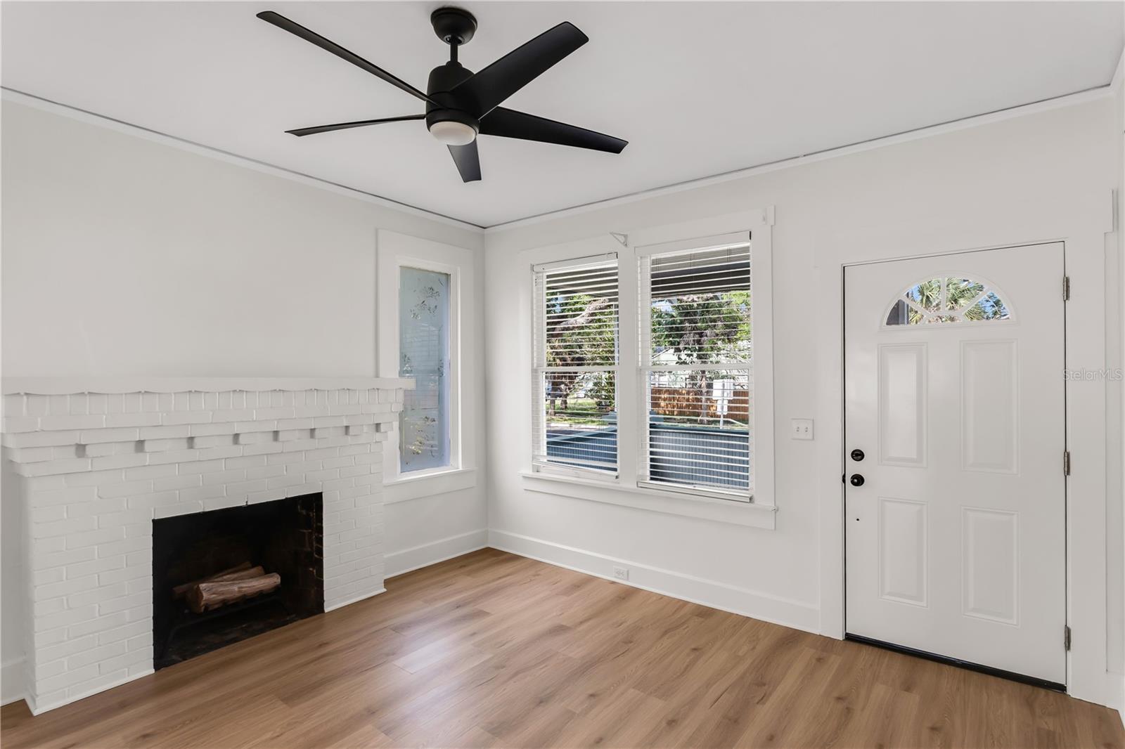 Image 8 of 39 For 1924 3rd Street S