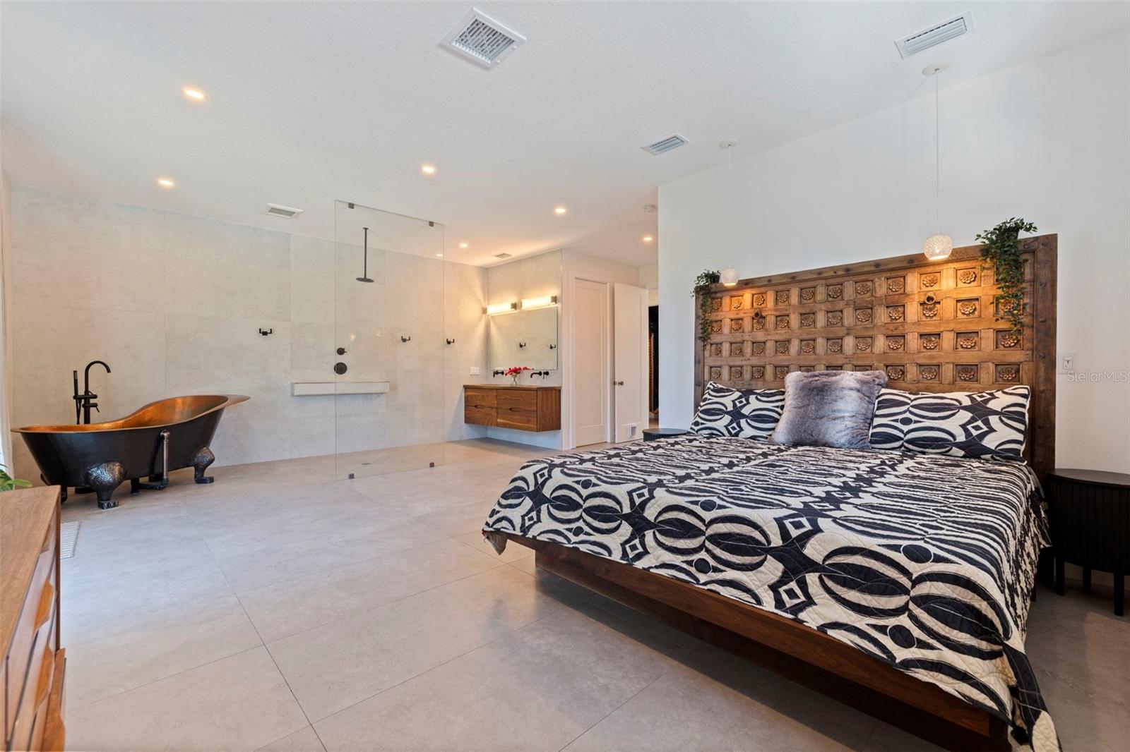 Image 24 of 63 For 322 80th Avenue Ne