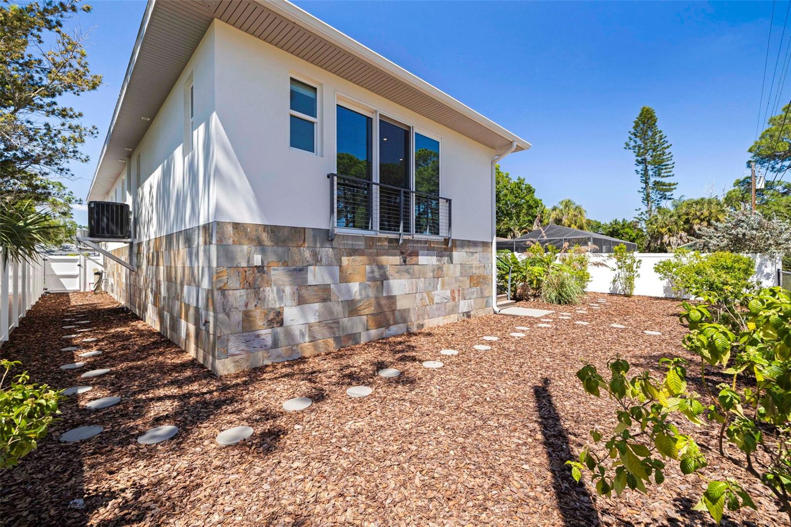 Image 42 of 63 For 322 80th Avenue Ne