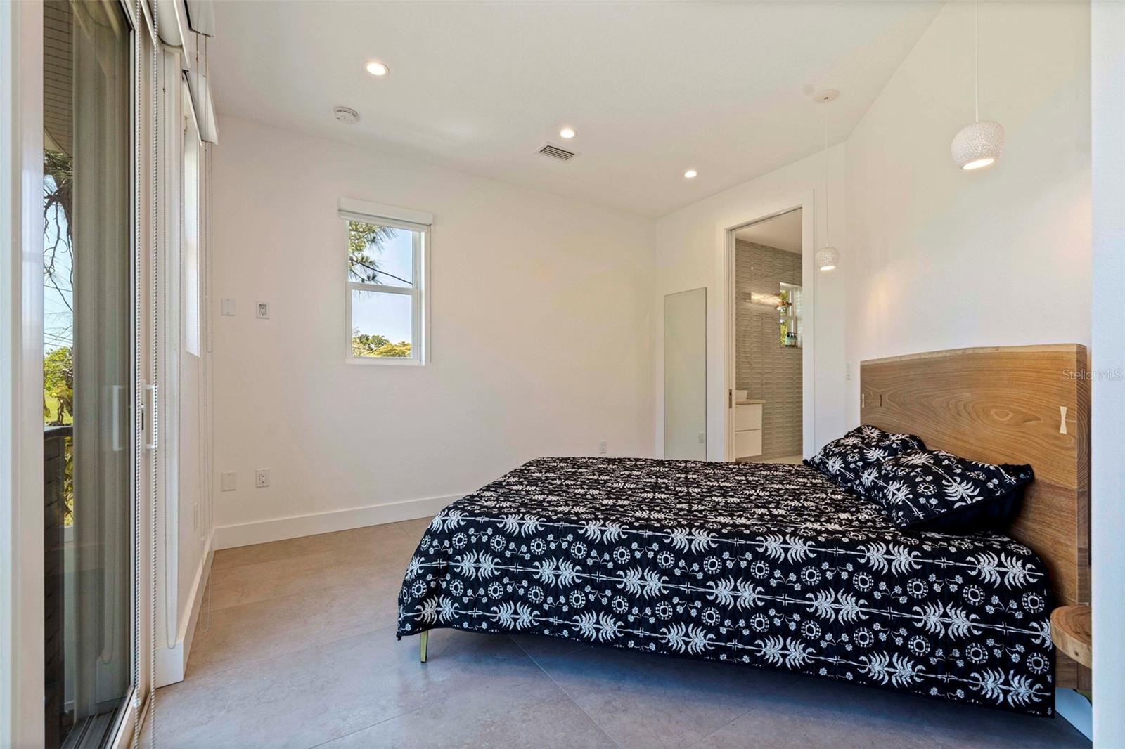 Image 47 of 63 For 322 80th Avenue Ne