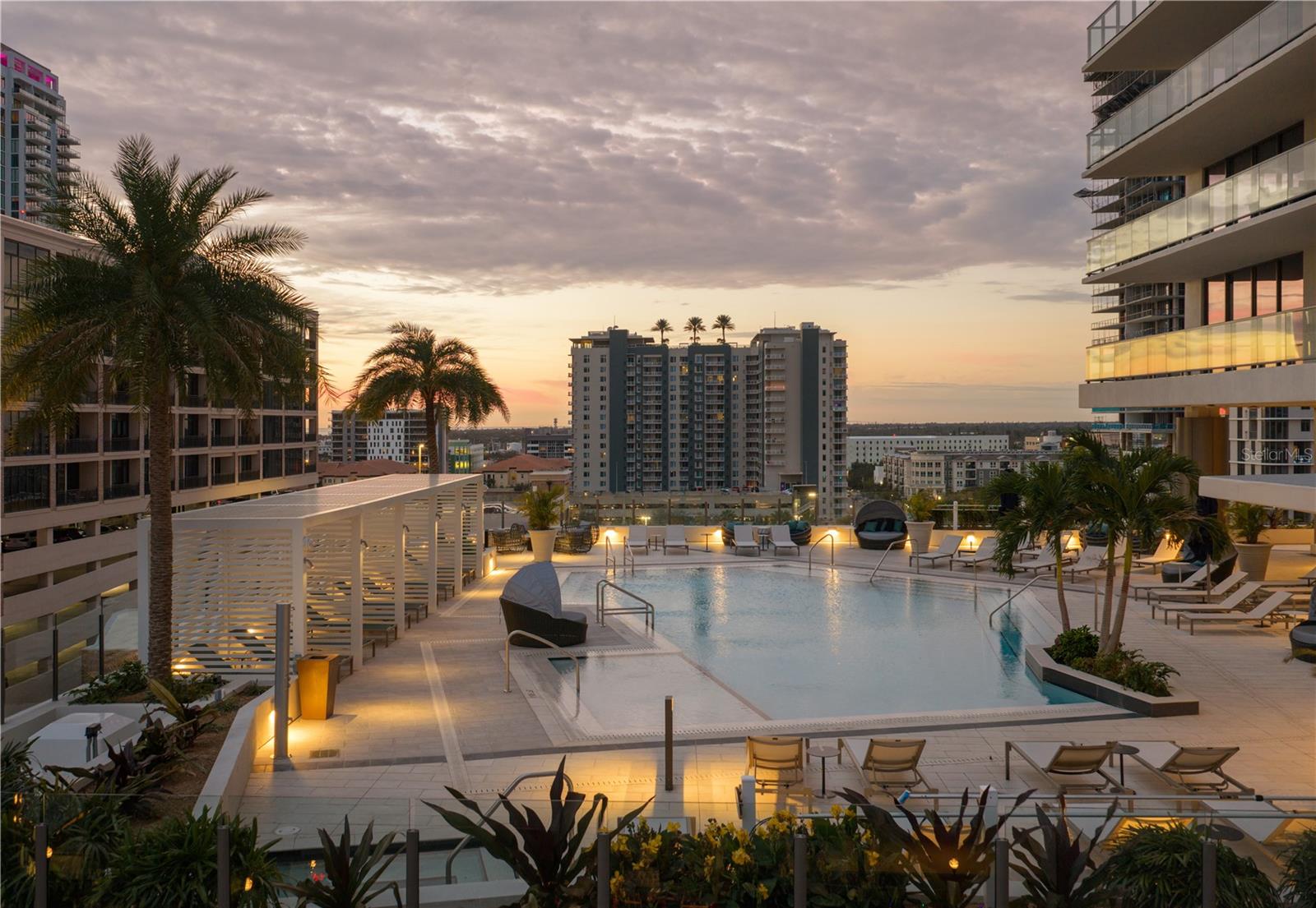 Image 7 of 23 For 275 1st Avenue S 4204