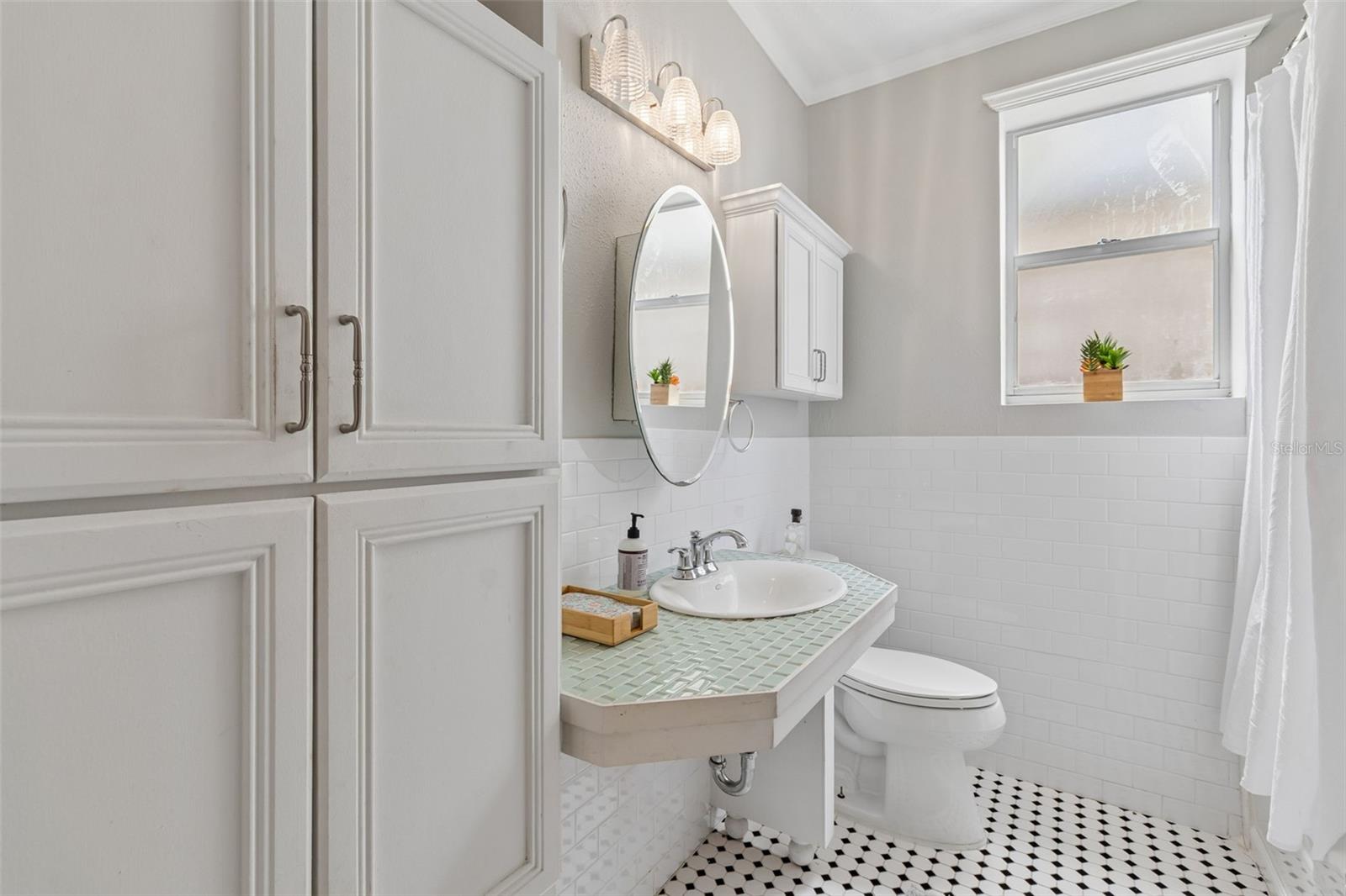 Image 23 of 41 For 2502 North A Street