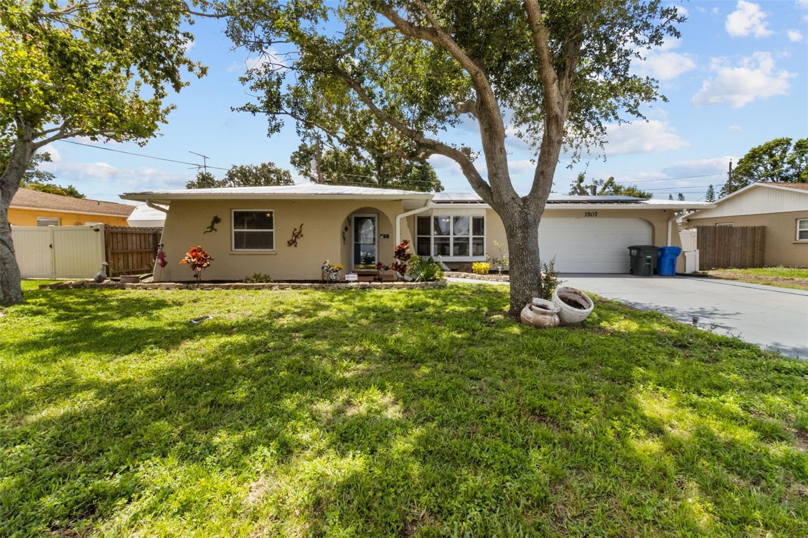 Details for 3507 Oxford Drive W, BRADENTON, FL 34205