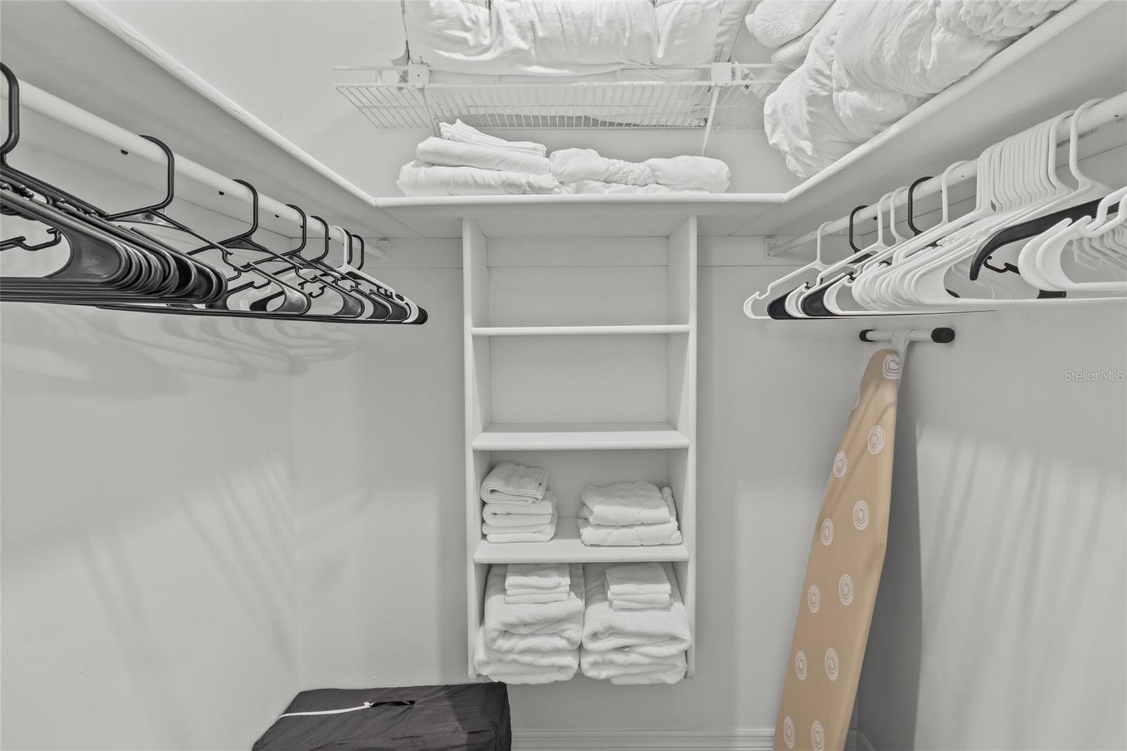 Image 21 of 51 For 3507 Oxford Drive W